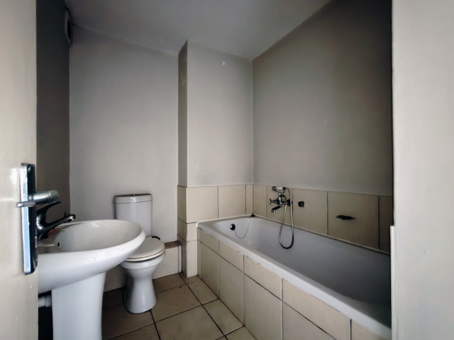 1 Bedroom Property for Sale in Maitland Western Cape